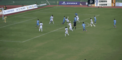 “惊心动魄!大连英博2-1惊天逆转无锡吴钩,罗伯森与卡兰加献神勇!”